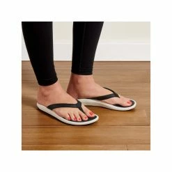 Olukai Women's Pioe Sandals